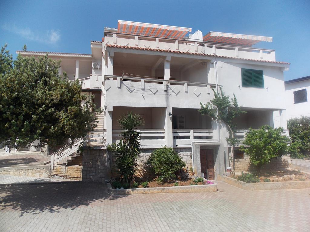 Apartmani Emilio Новалья Экстерьер фото